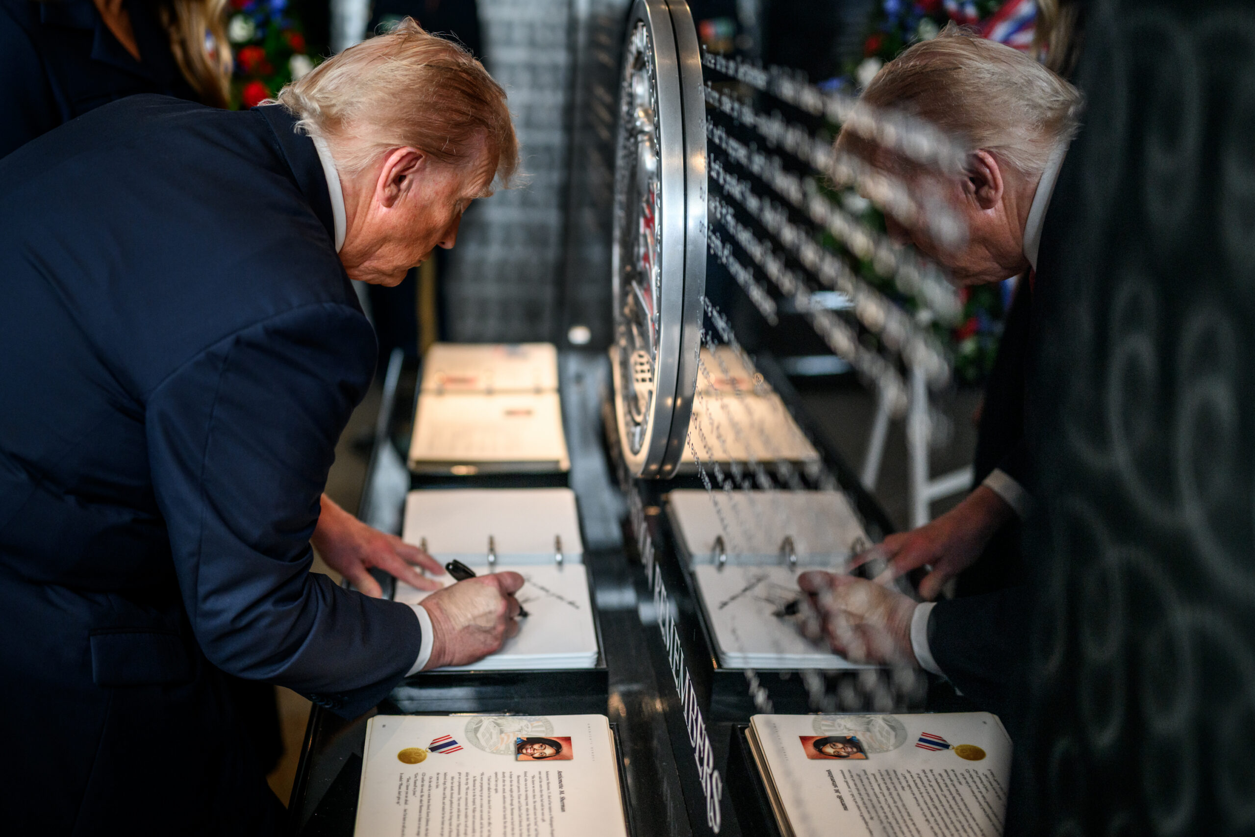 New White House strategy would boost efforts to combat terrorist propaganda, a role VOA filled – until Trump kneecapped it Image